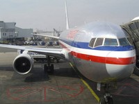 American Airlines  обиделась на Алека Болдуина за резкие высказывания в Твиттере