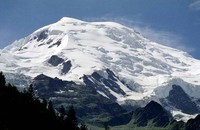 Потерявшихся в Альпах российских туристов будет искать вертолет